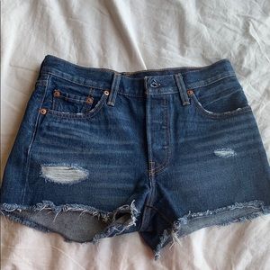 High rise Levi’s denim shorts